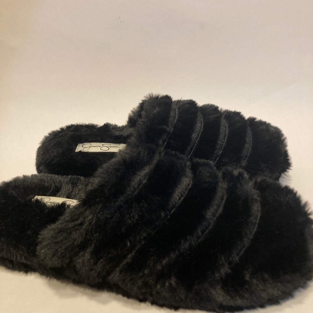 Jessica Simpson plush comfortable fuzzy slippers